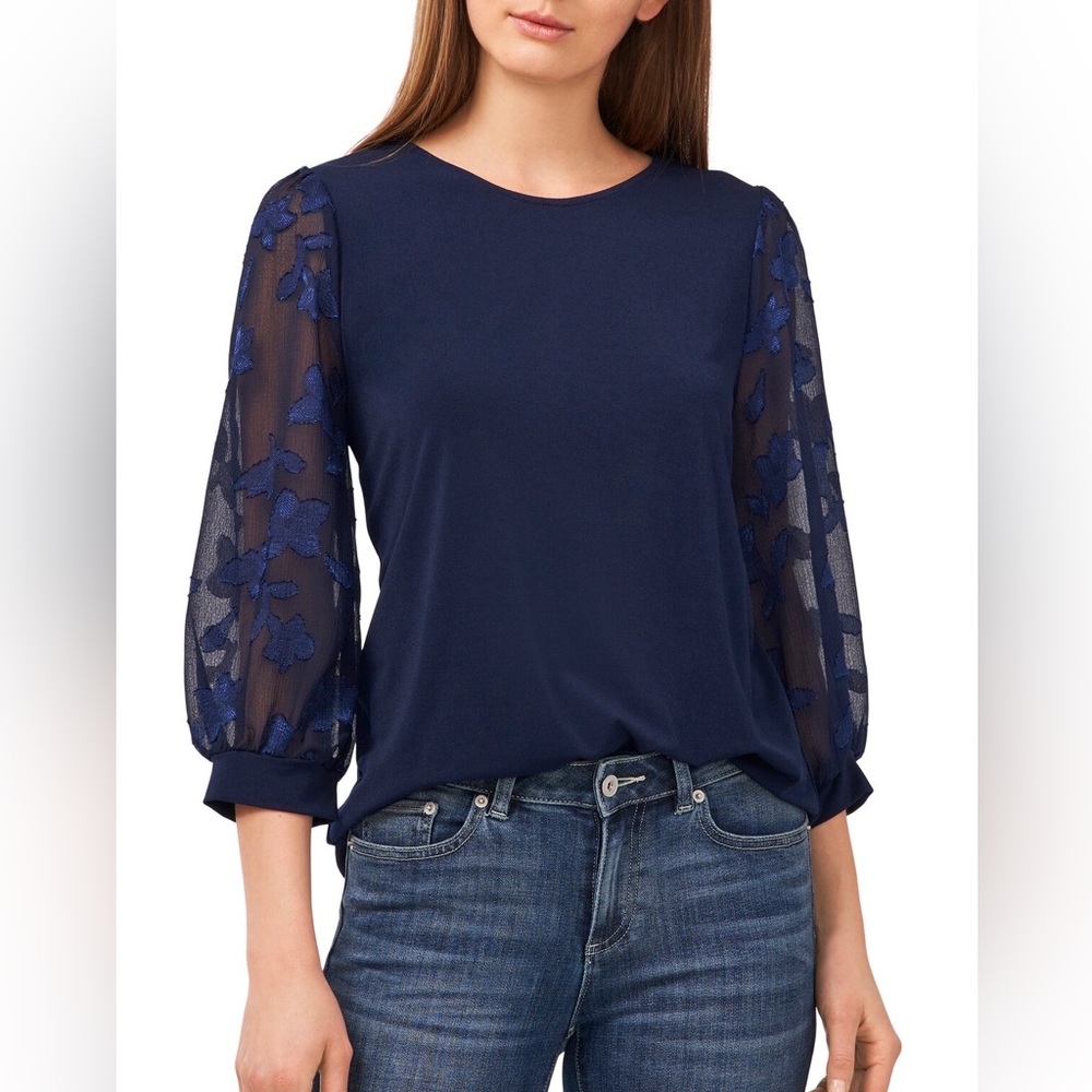 Navy lace-sleeved shirt from CeCe. Size Sm